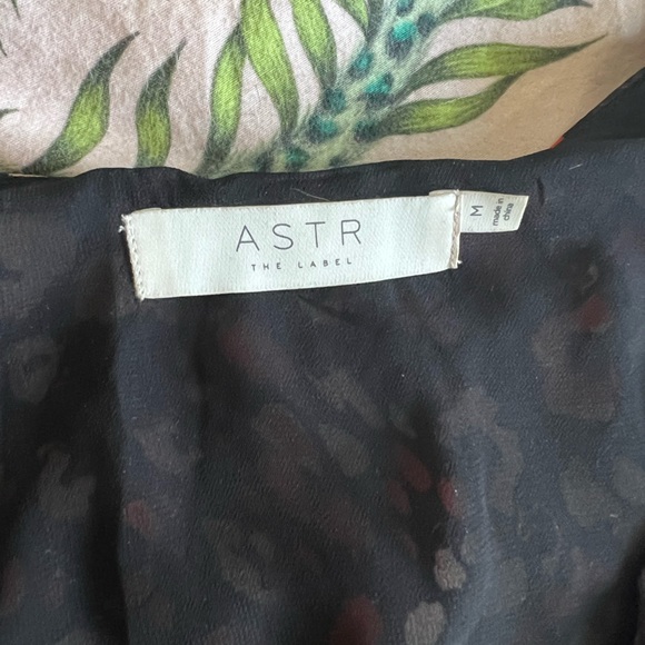 ASTR the Label Lissa top in red gold leopard - Picture 3 of 3